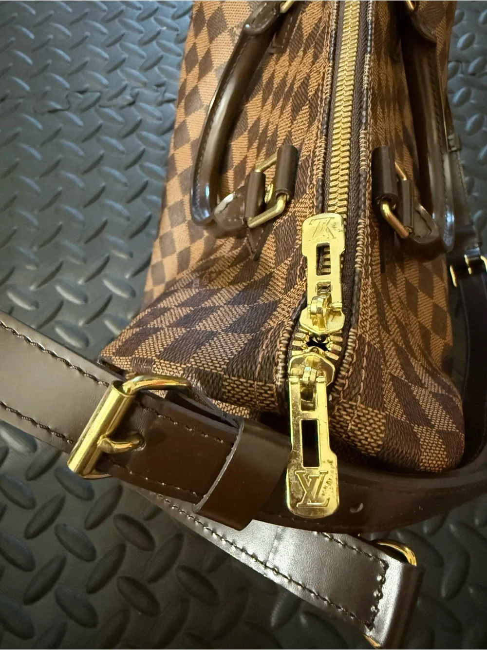 Authentic LV Speedy Bandoulière 30